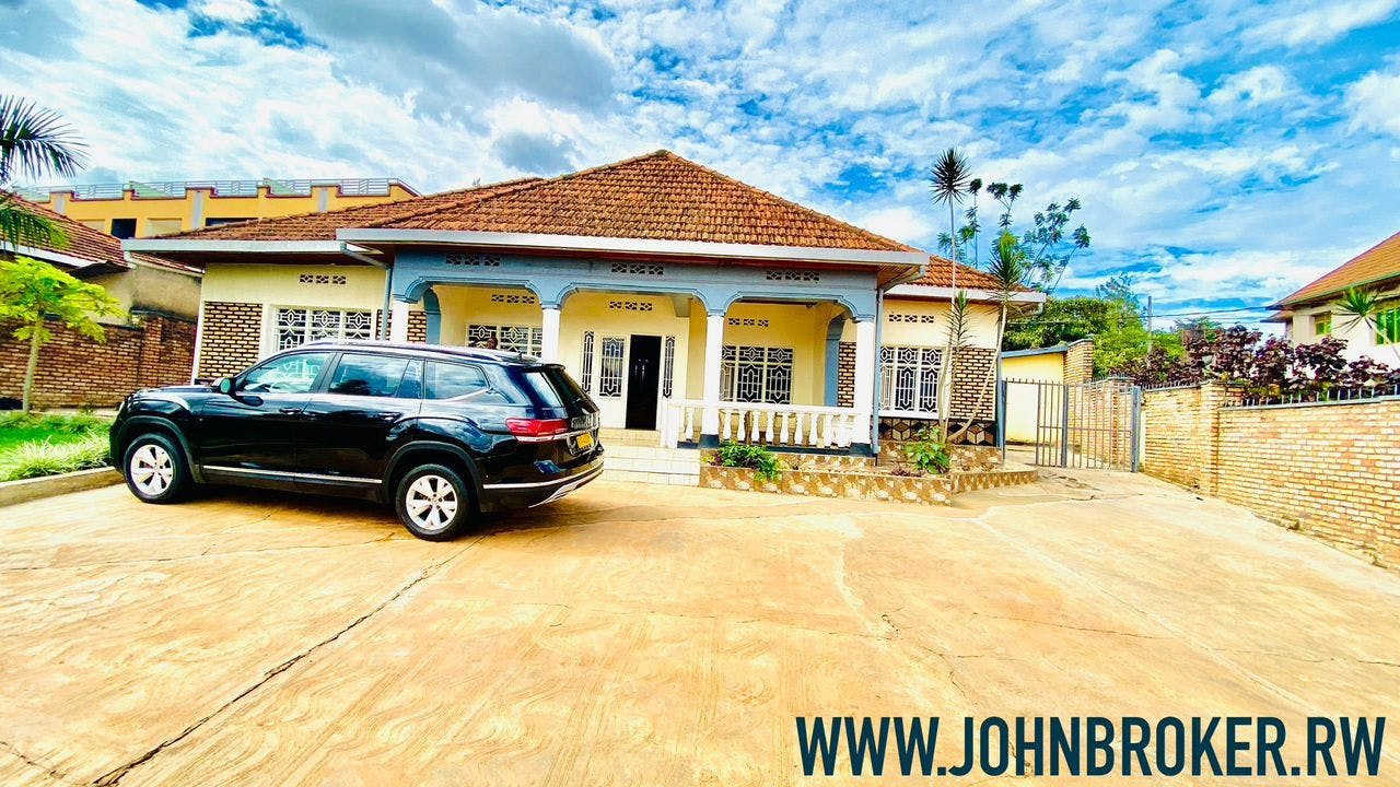 K003_Gisozi beautiful fully furnished house for rent in a great neighbourhood 