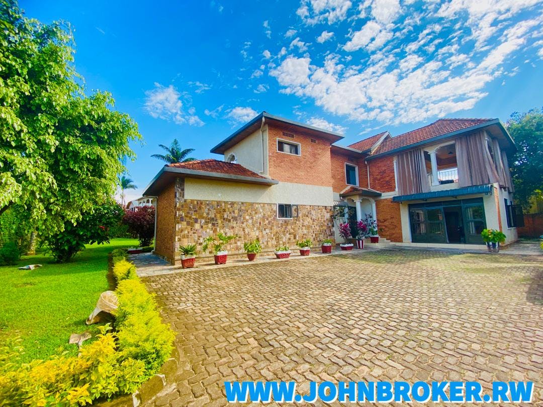 Cheap houses for rent in Kigali Rwanda-Gacuriro beautiful fully furnished house for rent in a great neighborhood 